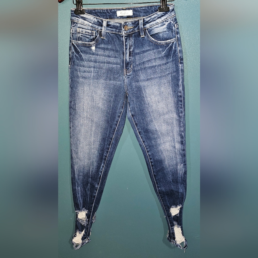 KanCan Signature Mid-Rise Ankle Skinny jeans.